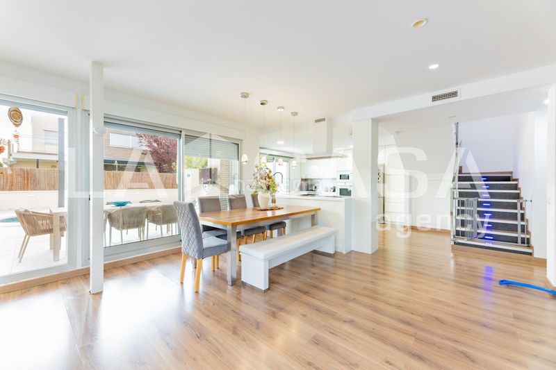 Foto f21dd116-147d-4553-b787-4b8438b43dd7. Casa aparellada amb calefacció aparcament a Olimar-Carambolo-Atalaya de Levante Chiva