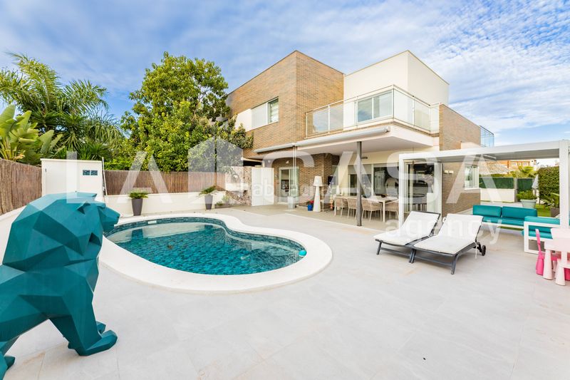 Foto f6c91df3-40ad-4860-b280-42330236a710. Casa aparellada amb calefacció aparcament a Olimar-Carambolo-Atalaya de Levante Chiva