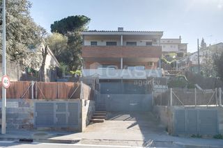 Doppelhaus in Montornès del Vallès