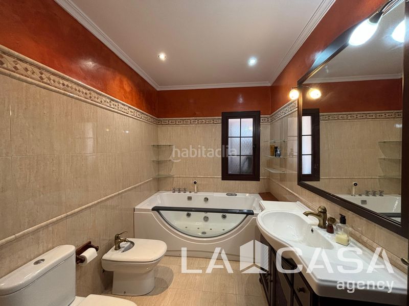 Foto 0f68a3a7-55e0-427e-bdc4-d645fb8e0510. Xalet amb aparcament piscina a Condequinto Montequinto