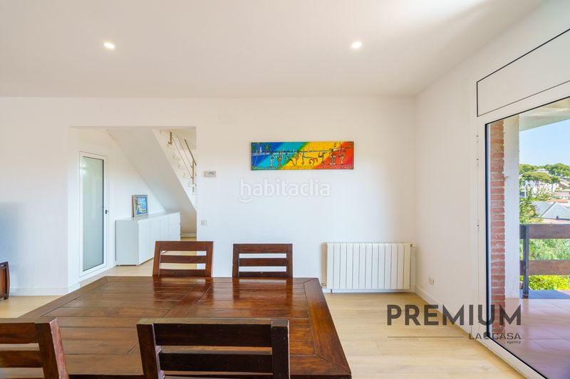 Foto a5d39dd8-81ce-41e7-944b-3bf5d68c3f4c. Casa amb calefacció aparcament piscina a Montmar Castelldefels