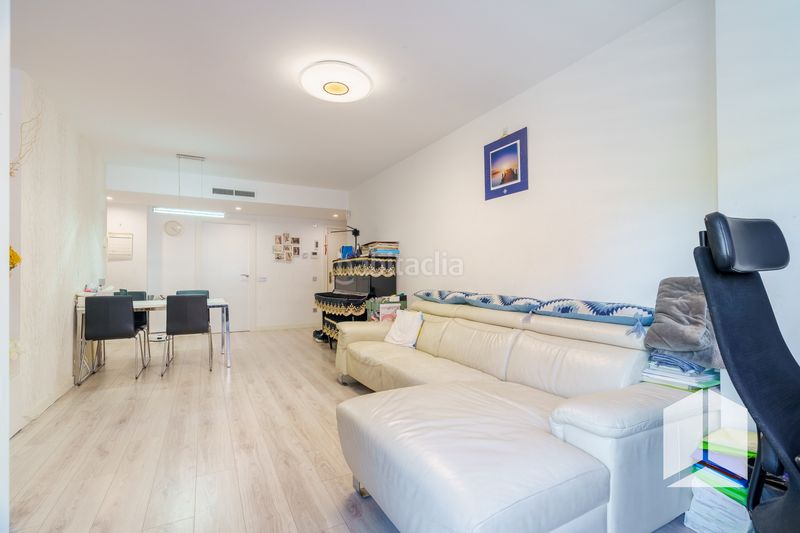 Foto 148c8df0-e027-4fca-b1ea-f7fc3911d642. Pis amb aparcament piscina a Centre Castelldefels