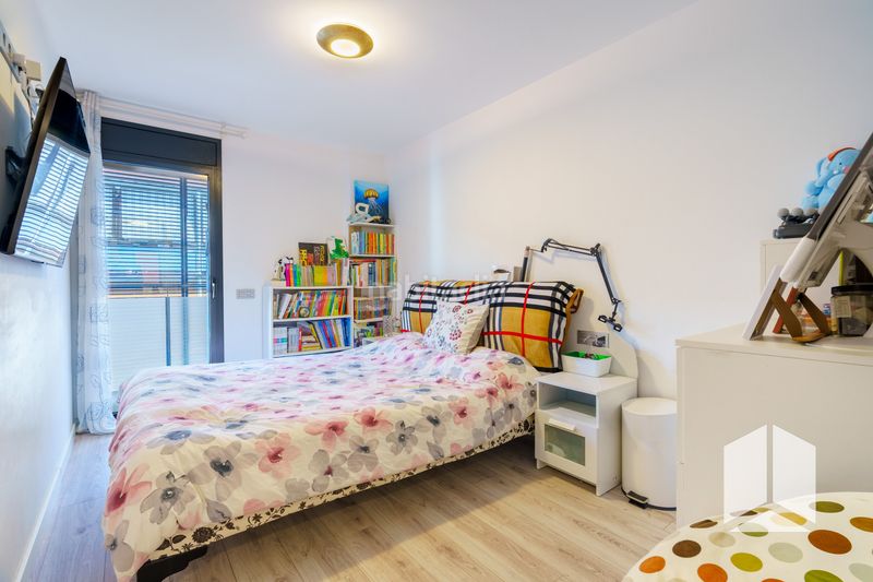 Foto 16cf6091-3b0a-4993-b8ed-d5c90d2bbef9. Pis amb aparcament piscina a Centre Castelldefels