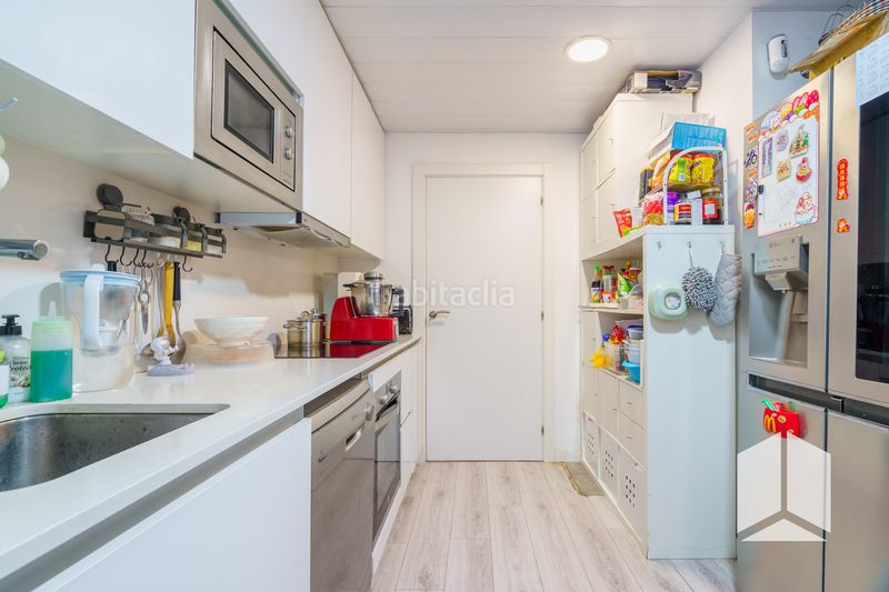 Foto ba3ed789-98c9-42d3-8874-4d034a191578. Pis amb aparcament piscina a Centre Castelldefels