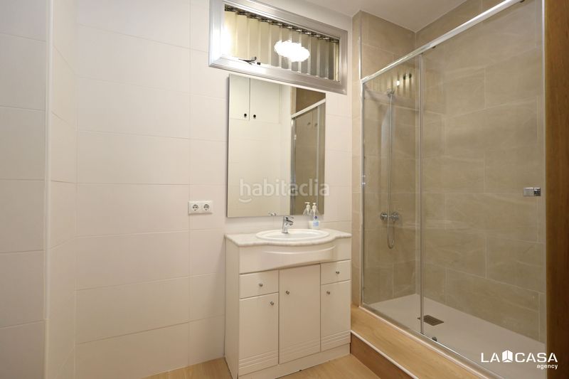 Foto 0ad9a7c8-2dc3-4be2-a449-9dba5565ef73. Pis a La Bordeta Barcelona