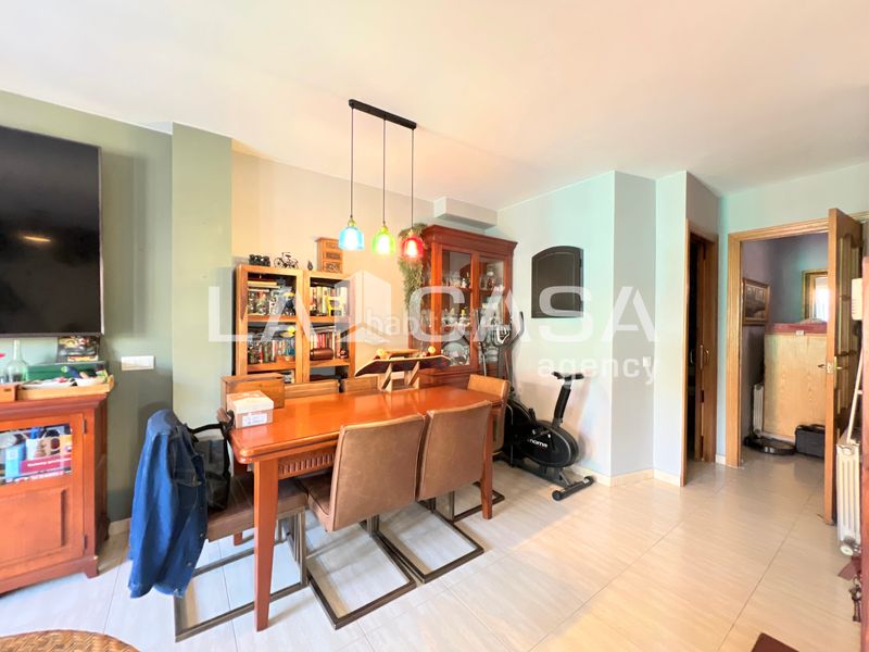 Foto afd93899-8a00-45b6-a5a6-b4adfff06ac5. Pis a Llefià Badalona