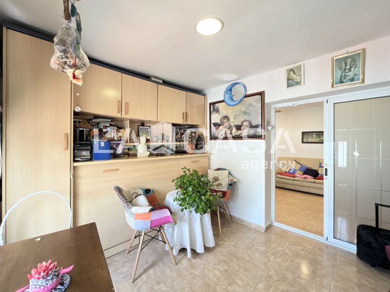 Foto 8d08766a-3187-4444-a244-ca9dc01d0f16. Ático en Prosperitat Barcelona