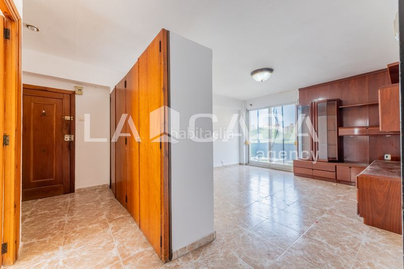 Foto 733b5ec8-5f66-41d6-92f0-cd75f5dbd148. Pis a Trinitat Valencia