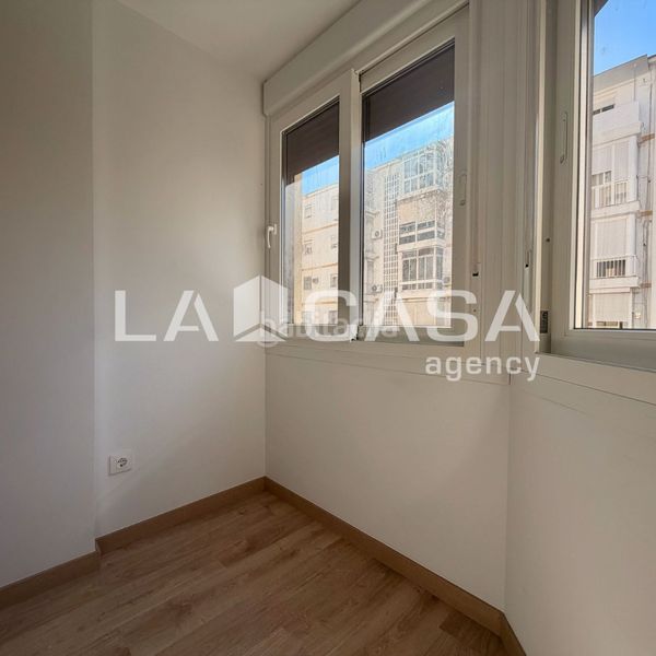 Foto 0b84b8db-c02b-4b18-b55f-76c320cfd350. Piso en Cruz Roja Sevilla