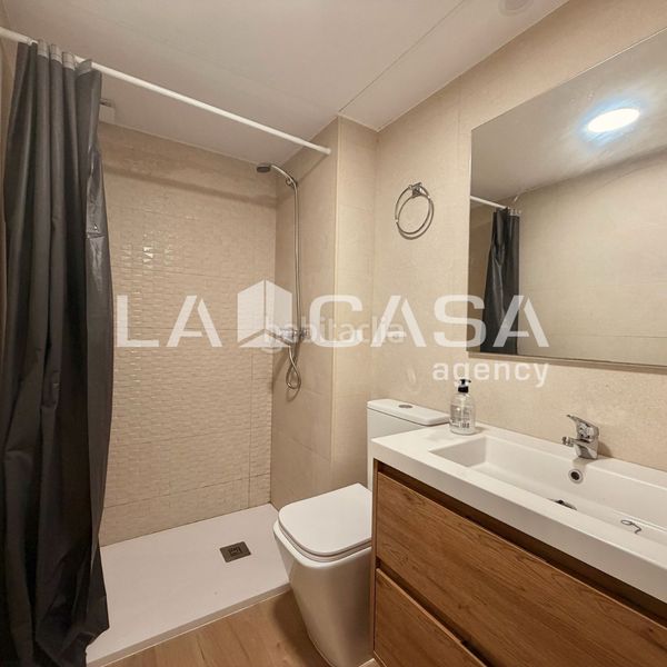 Foto 0dc99378-dec9-40d9-88cd-3044c33dd384. Piso en Cruz Roja Sevilla