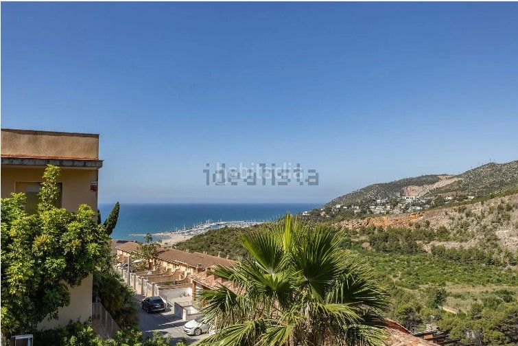 Foto d720f359-3f04-4b28-b282-70ff6dff0c80. Casa aparellada a les botigues de Sitges Sitges