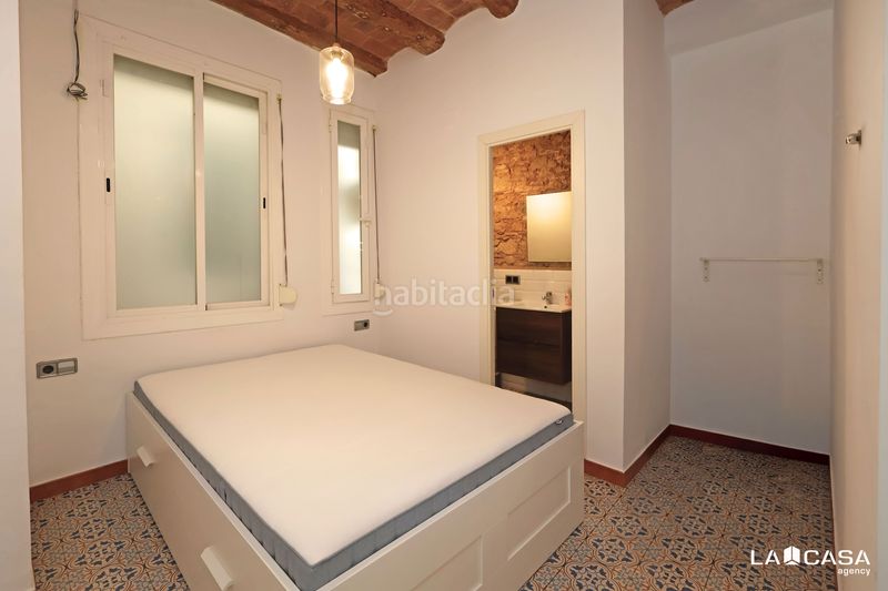 Foto 585f7843-f932-428a-8f85-039042011e6a. Pis a Raval Barcelona