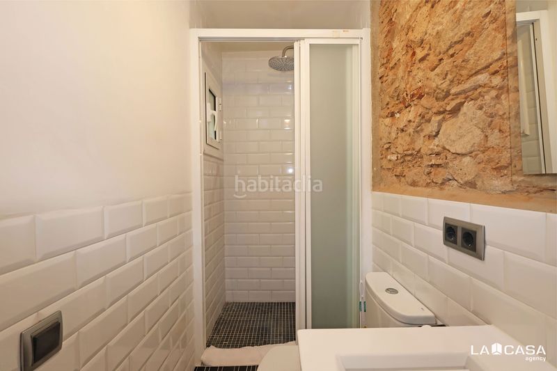 Foto fa7b798c-2e31-47dd-8c51-33149822dd70. Pis a Raval Barcelona