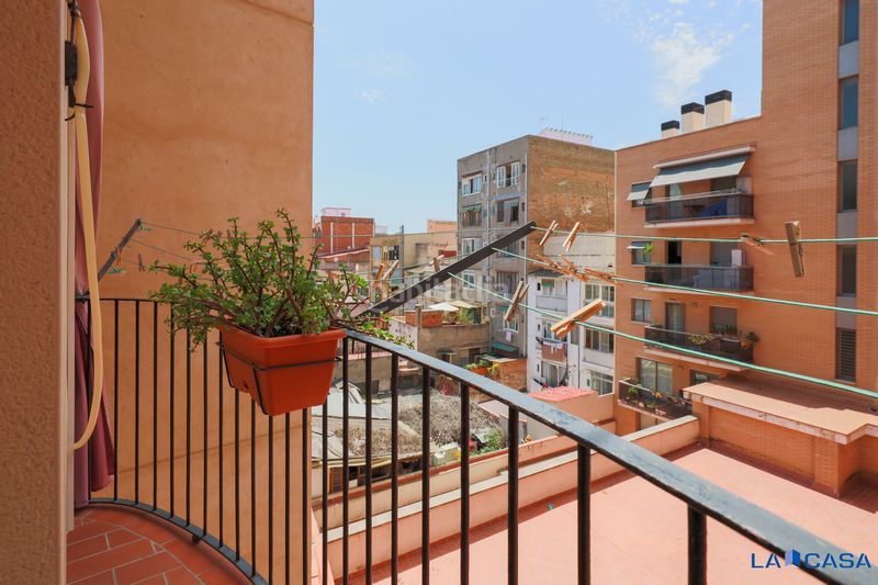 Foto d1405297-084f-4c5c-a2b5-5b34b12b0925. Pis a Sants Barcelona