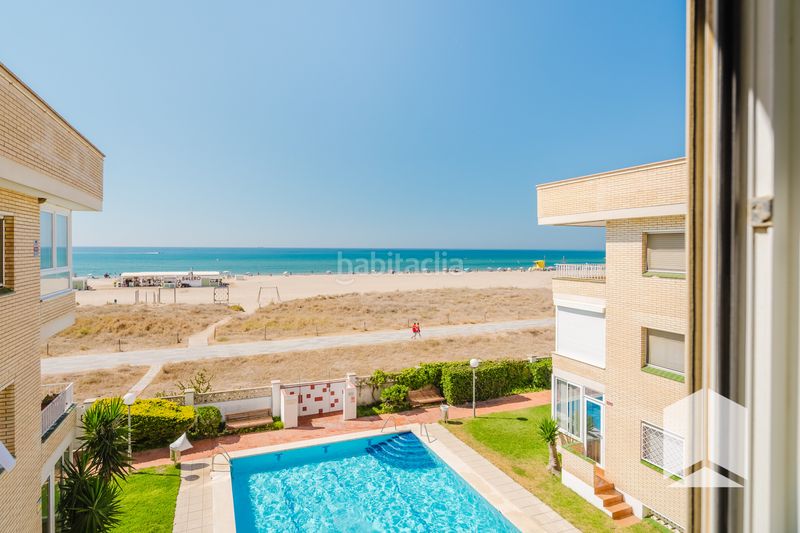 Foto ca58c30a-29b9-4b7d-a76b-e4c07fe836aa. Pis amb piscina a Lluminetes Castelldefels