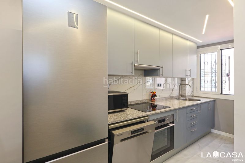 Foto b39f809b-d676-4af6-a068-edbcf72dde87. Pis a Raval Barcelona