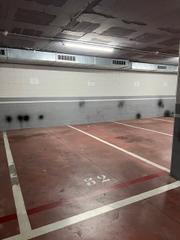 Location Parking voiture  Carrer de jaume i. Plaça d'aparcament garatge molt ampli, fàcil maniobrabilitat.