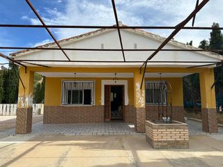 Chalet à Macastre. Chalet en venta en macastre, 3 dormitorios.
