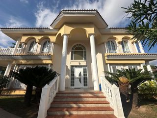 Xalet  Campoamor. Villa en venta en montealegre, 4 dormitorios.