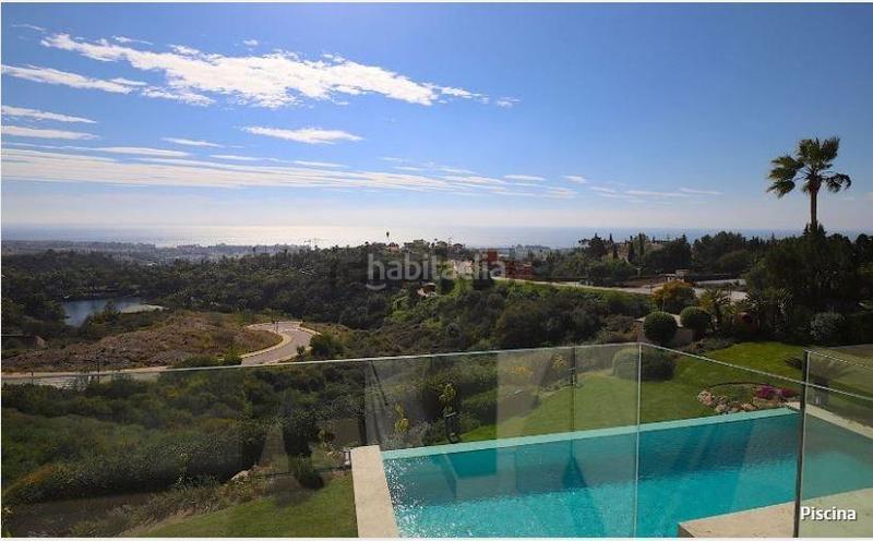 Foto 0ea73d0d-84f3-4eb9-8f94-82c7e3270fee. Lloguer xalet amb aparcament piscina a La Concha - Resina Golf Estepona