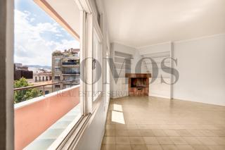 Piso  Carrer de roger de llúria. Piso alto totalmente exterior con mucha luz y sol inmejorable ub