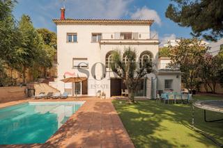 Casa  Avinguda la miranda. Casa unifamiliar con gran jardín y piscina en la zona de colegio