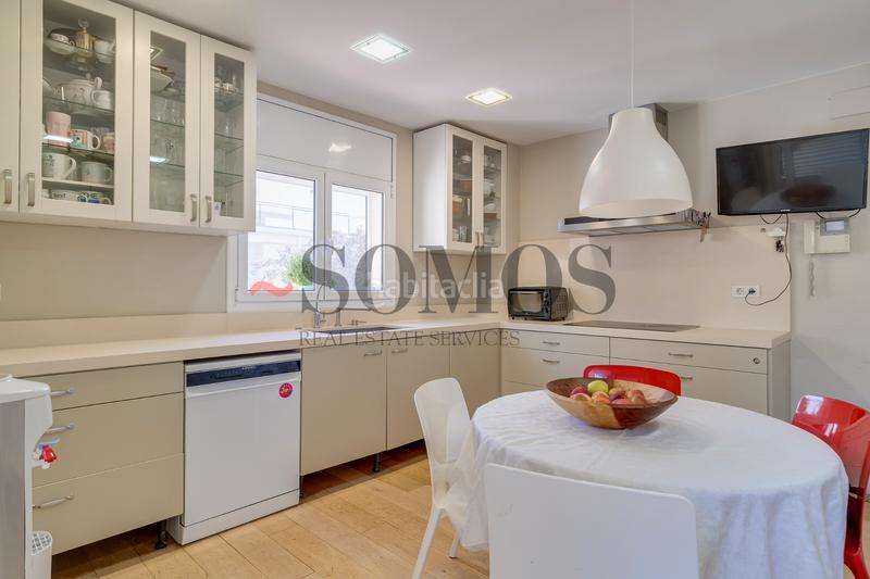 Foto 1ba8f3ae-7aa1-44a0-a64b-cb354dcccfbd. Casa con riscaldamento parcheggio piscina in La Miranda Esplugues de Llobregat