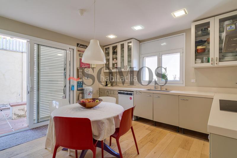 Foto b7c4a73f-4e44-4647-9d27-378967bf687c. Casa con riscaldamento parcheggio piscina in La Miranda Esplugues de Llobregat