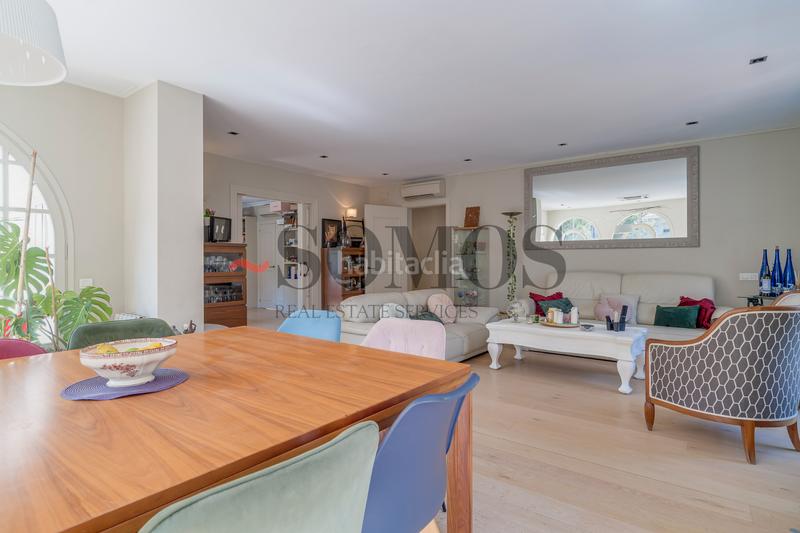 Foto ff998b9f-8946-46eb-b9c6-8d381dd3f400. Casa con riscaldamento parcheggio piscina in La Miranda Esplugues de Llobregat