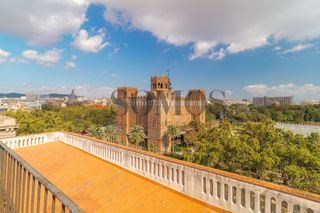 Piso  Carrer de la princesa. Magnifico piso en edificio histórico con 7 balcones al parque de