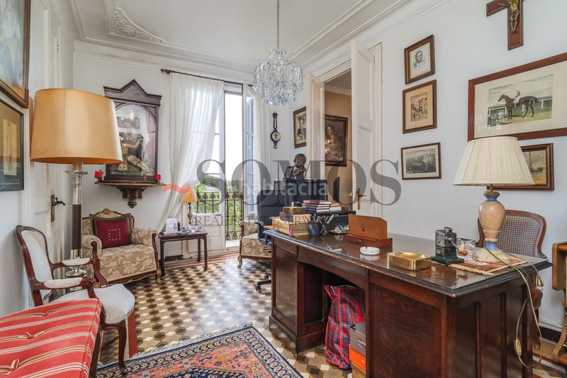Foto a0cb48a9-cdff-4c1f-8f98-fda635f2ab3a. Pis amb xemeneia a St. Pere - Sta. Caterina - El Born Barcelona