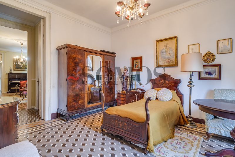 Foto ffe0e339-fb2d-448f-bdb4-195d51dd50c5. Pis amb xemeneia a St. Pere - Sta. Caterina - El Born Barcelona