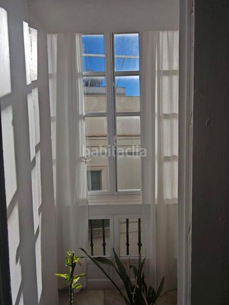 Foto ab406127-678c-48db-95f2-09c93ab554a8. Piso amplio piso para entrar a vivir a un paso de la catedral en Cádiz