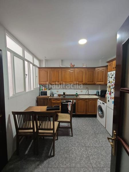 Foto f8b681da-833e-4ba2-b050-fc00ca848306. Piso amplio piso para entrar a vivir a un paso de la catedral en Cádiz