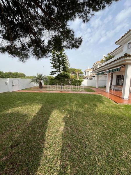 Foto 4bd72fa7-3505-40fa-b375-b892bf36d392. Chalet  urbano con piscina en Sancti Pietri Chiclana de la Frontera