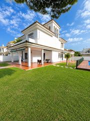 Xalet  Calle calle estuario. Chalet urbano con piscina