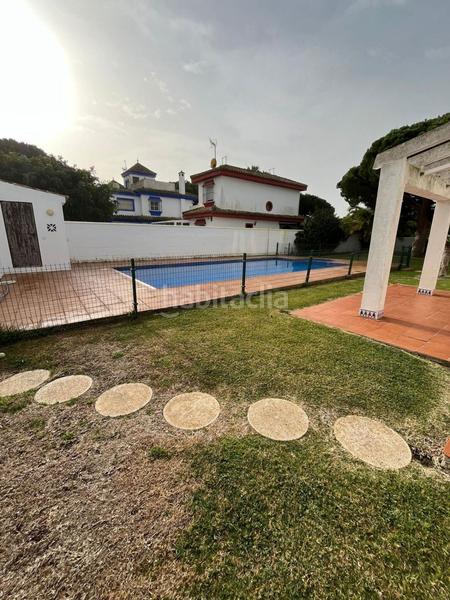 Foto 95b0b66d-a01f-495b-9cf5-9bbf7ecfd5f8. Chalet  urbano con piscina en Sancti Pietri Chiclana de la Frontera