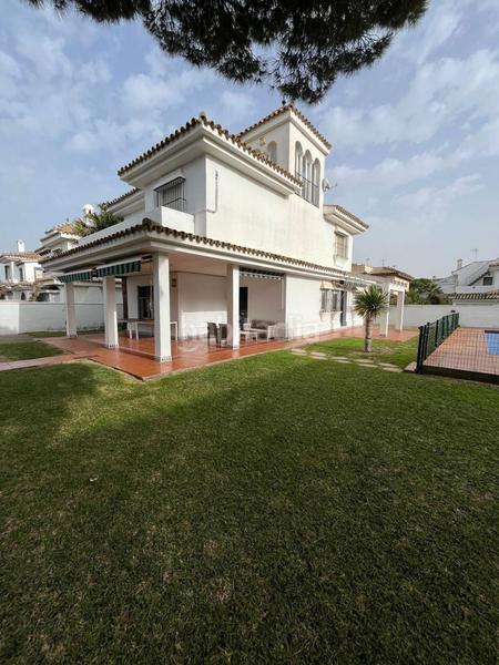 Foto 9d35e51d-50a9-471f-bcc6-014693946831. Chalet  urbano con piscina en Sancti Pietri Chiclana de la Frontera