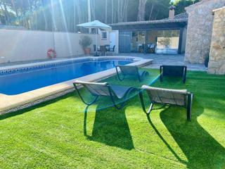 Xalet  Glorieta albatros. Chalet en la rana verde