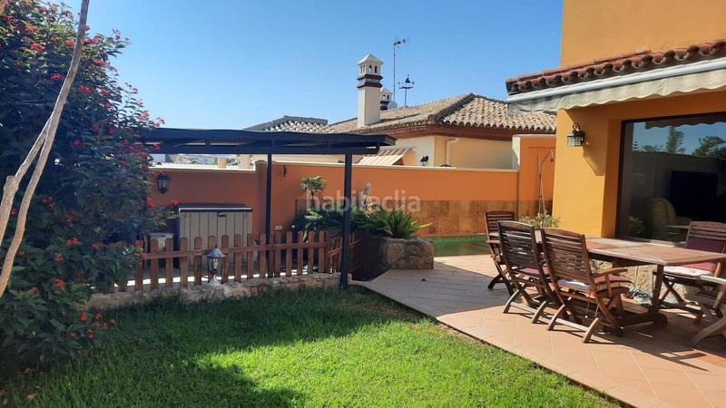 Foto 728a594a-6abc-4b9d-9b2e-f4f9660094a9. Casa aparellada amb aparcament piscina a Cuatro Pinos - El Carmen Puerto de Santa María (El)