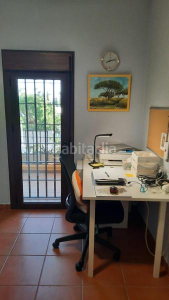 Foto f19a7b8f-2703-4c87-aef7-1cce6a15c90b. Casa aparellada amb aparcament piscina a Cuatro Pinos - El Carmen Puerto de Santa María (El)