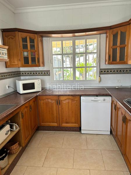 Foto ffca5677-9108-4990-b98e-e9cf7f2289b2. Xalet amb calefacció aparcament piscina a Los Gallos Chiclana de la Frontera