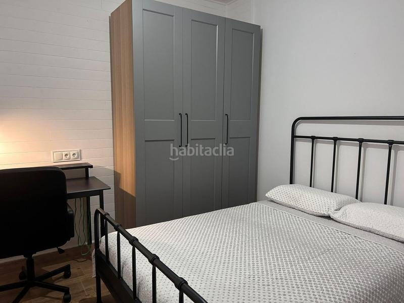 Foto 6f69c228-c394-4b42-999d-5df63a62f43c. Alquiler piso tu habitación de estudiante te espera junto a la catedral! en Cádiz