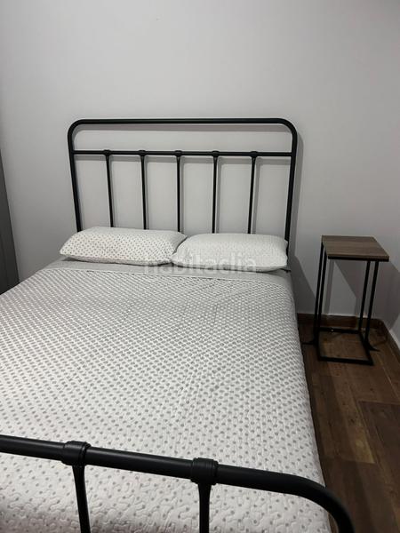 Foto bdd43752-b0e3-4c92-8e3c-79fc694cf379. Alquiler piso tu habitación de estudiante te espera junto a la catedral! en Cádiz