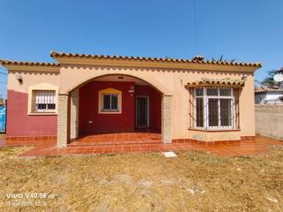 Chalet à Los Franceses - La Vega. Chalet en chiclana con amplia parcela en zona tranquila