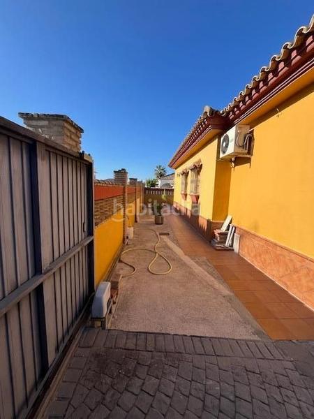 Foto 3966a2dc-7820-4151-b585-5d69d7f0dc1c. Chalet mit parking in Las Lagunas - Campano Chiclana de la Frontera