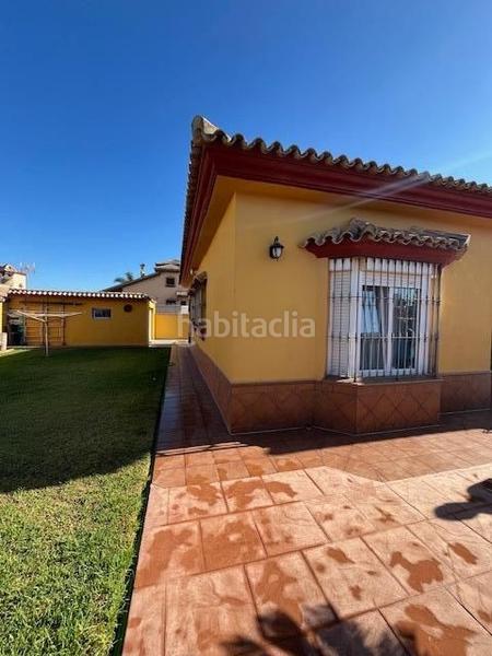 Foto b2176075-0a94-43c6-a98e-e1c36da72e02. Chalet mit parking in Las Lagunas - Campano Chiclana de la Frontera