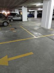 Aparcament cotxe a La Buhaira. Plaza de garaje junto al edicficio hermes