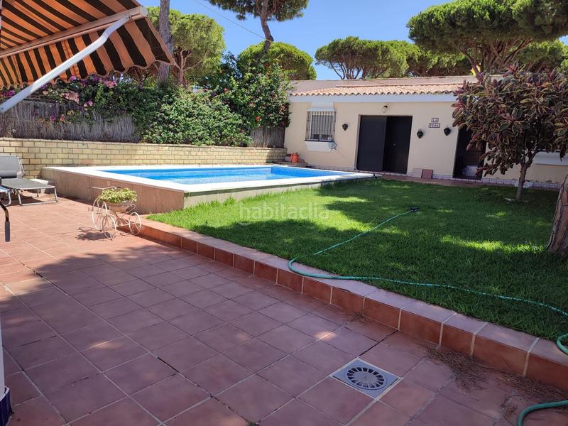 Foto 3012d4e6-b817-4a45-ad3d-022ddc6533f4. Chalet con riscaldamento parcheggio piscina in La Barrosa Chiclana de la Frontera