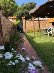 Casa adossada  Avenida de irlanda. Precioso adosado con jard�n privado en chiclana de la frontera